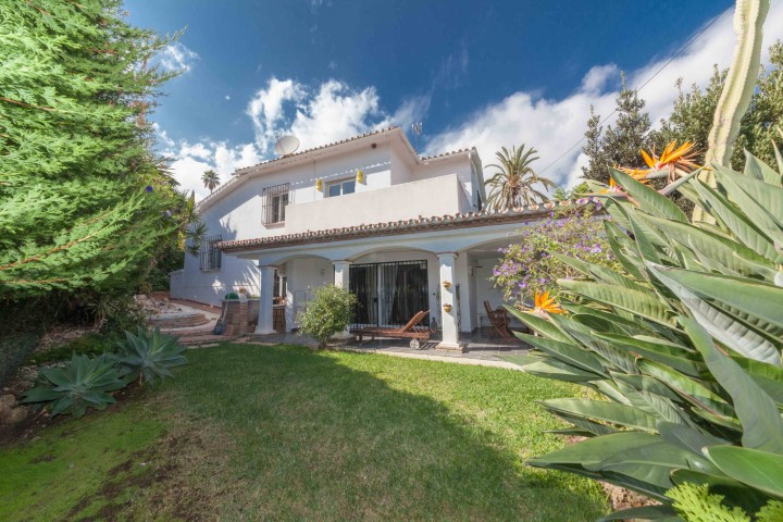 Detached villa walking distance to Puerto Banus